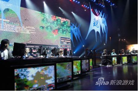 华硕RTX50系显卡高帧畅玩机甲对战游戏《解限机
