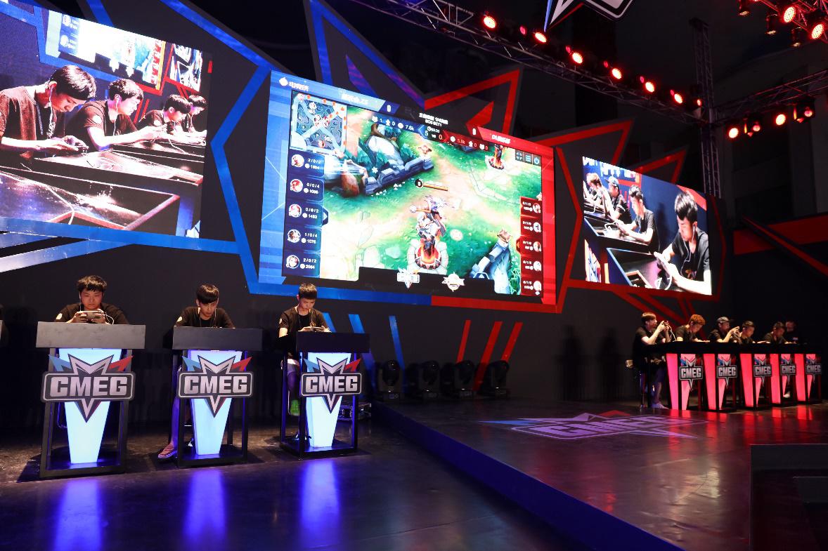 荣耀GT Pro闪耀2025ChinaJoy：超强性能体验点燃年轻潮玩魂(图1)