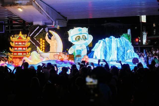 旅游节花车巡游开进上海环球港区域 “花车+”赋能普陀区文旅商体展融合发展(图3)