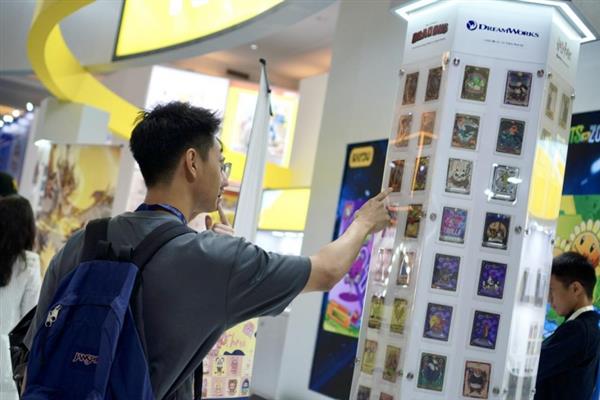 奥特曼卡生产商卡游双展筑 “新兴 + 成熟” 出海模式(图2)