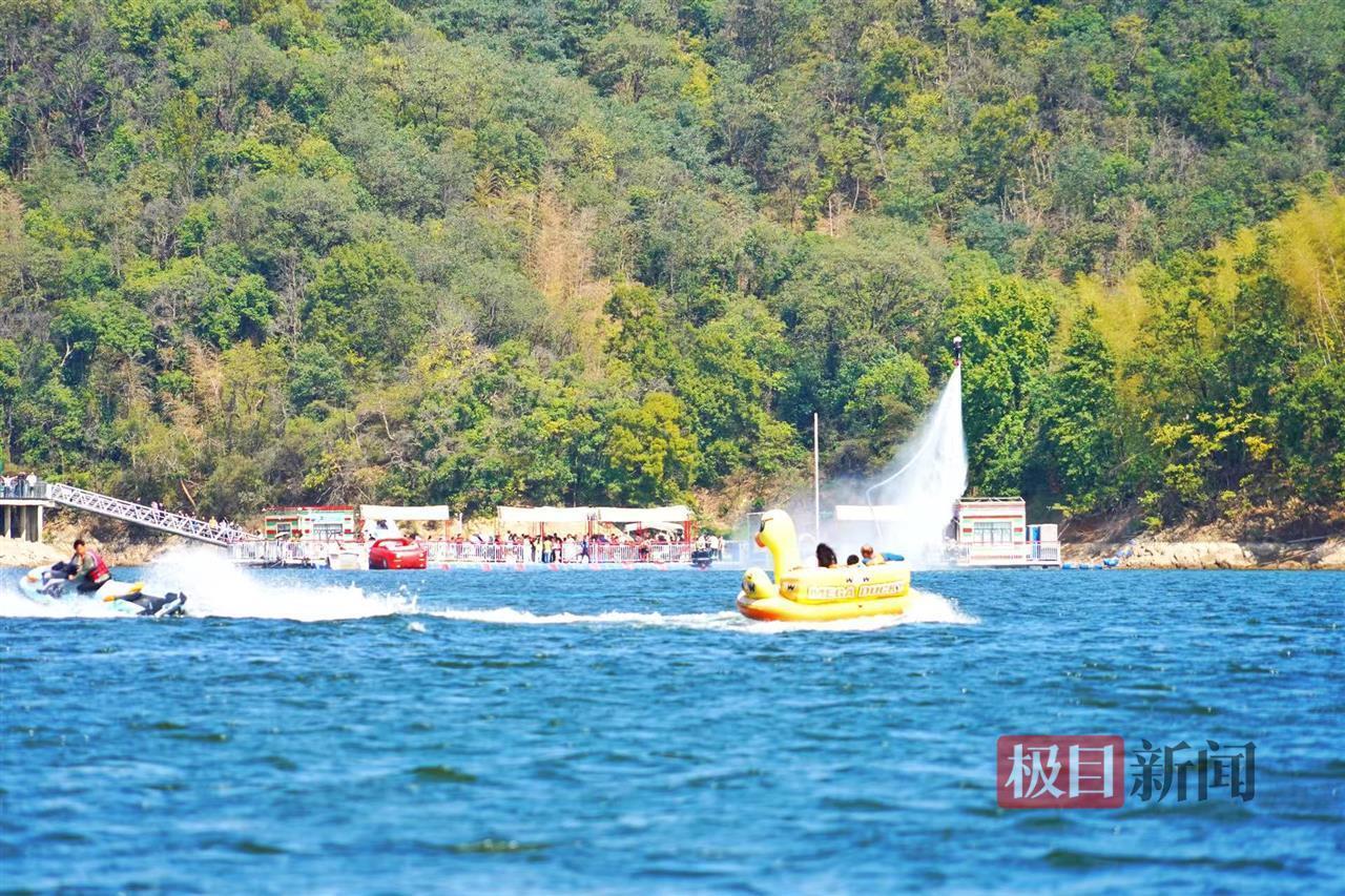 实景演出、AI机器狗吸引游客 湖北假期旅游持续升温(图2)