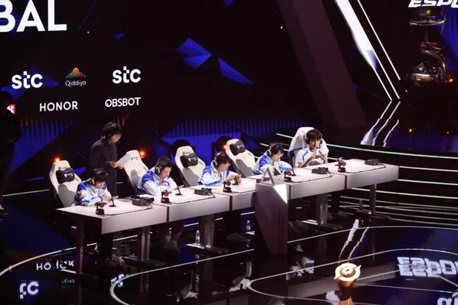 电竞不止能“打”年轻人的新消费战场来了(图2)