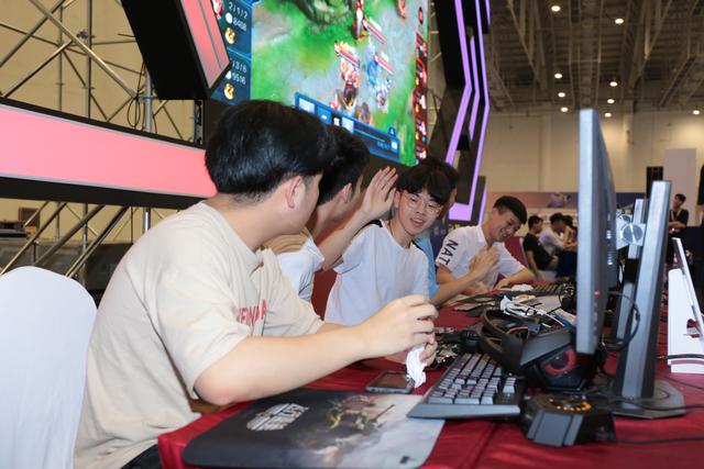 超级进化、赛训同款：西伯利亚T10四腔体战术耳机无线版首发开售(图1)