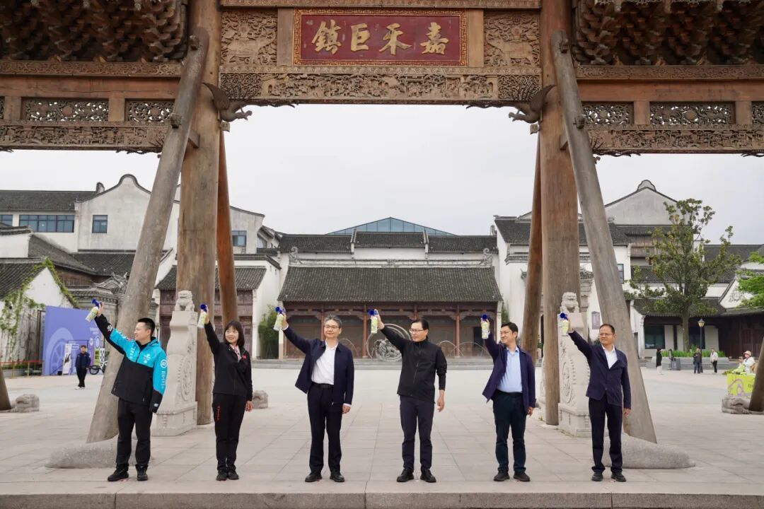 桐乡沸腾了！200多辆电摩大骑行！(图1)