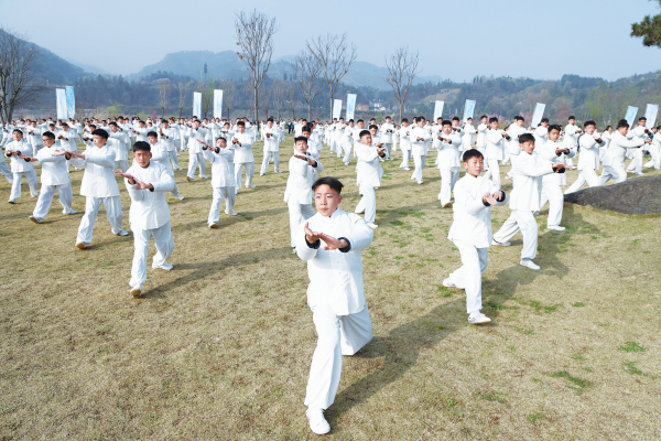 实力出圈！武当太极文化节当选湖北十大观赛游玩标杆(图1)