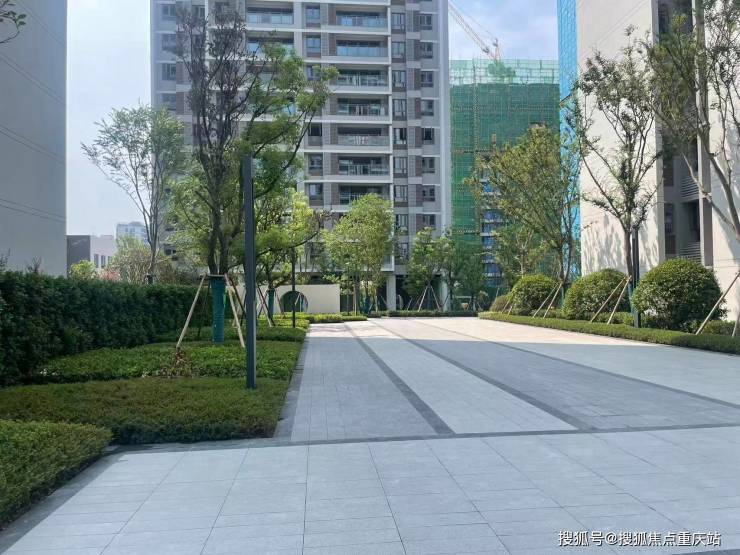 重庆里城樾公馆营销中心官方电线月购房专属优惠限时优惠倒计时5天(图1)