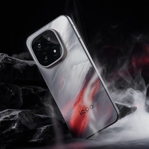 手游党狂喜！iQOO16即将登场：骁龙8E6Pro+2K三星屏(图6)