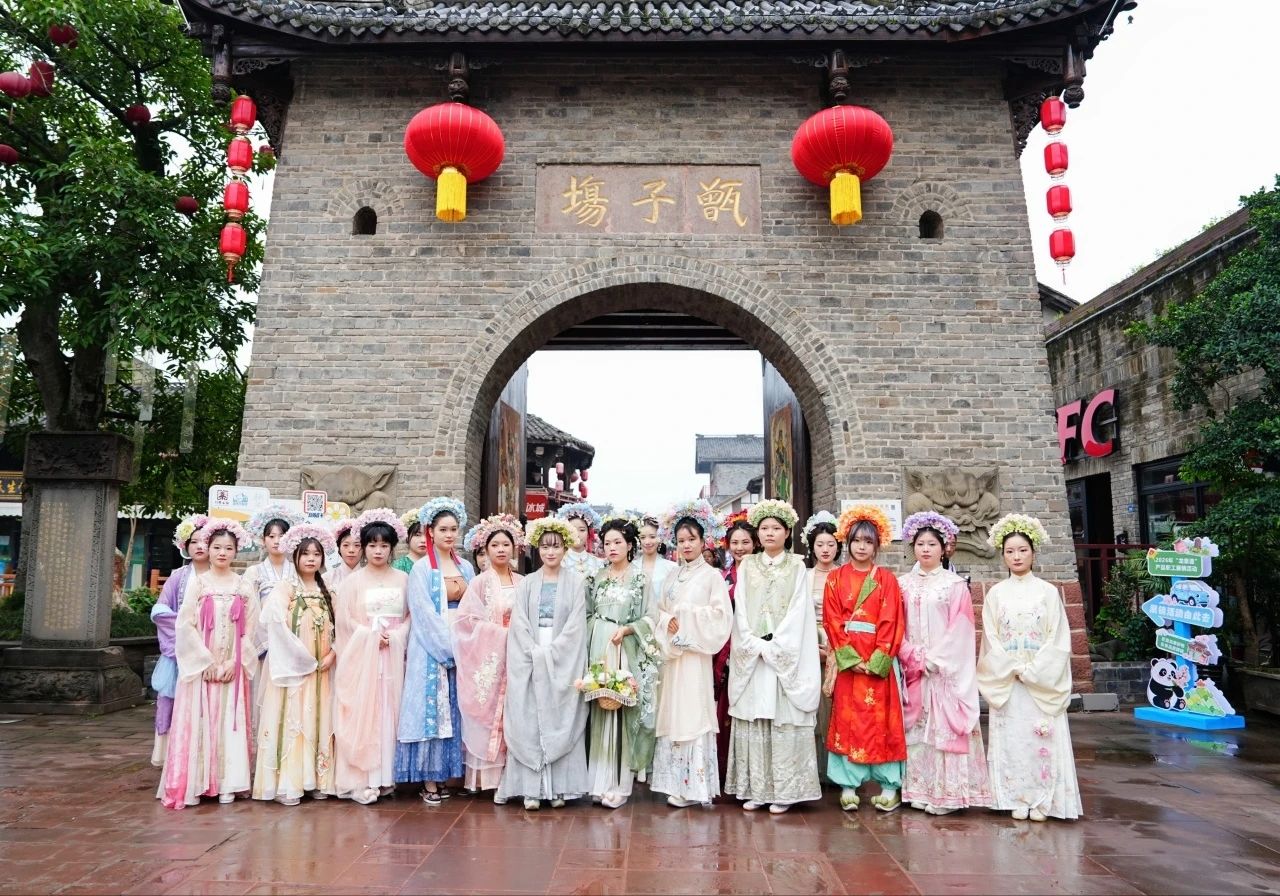 民俗夜游添新趣中秋假期第二天四川A级景区迎客49703万人次(图2)