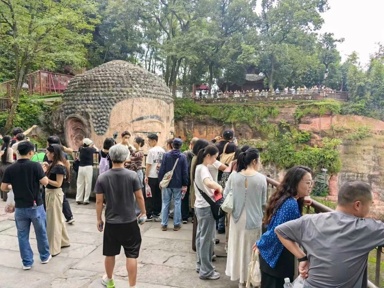 民俗夜游添新趣中秋假期第二天四川A级景区迎客49703万人次(图1)