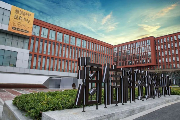 硬核工厂变身潮玩地山东工业游解锁跨界融合“新风景”(图12)