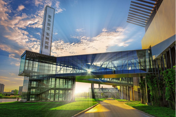 硬核工厂变身潮玩地山东工业游解锁跨界融合“新风景”(图13)