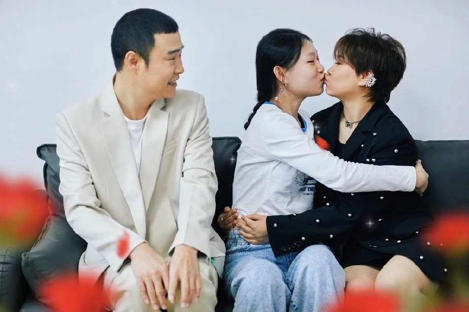 一色一情一乱一轮一区的文学魅力与社会意义(图2)