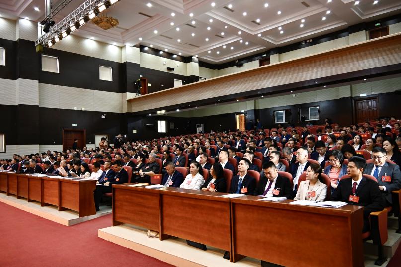 政协第八届三亚市委员会第六次会议开幕